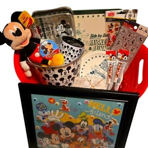 Nwt Disney Mickey Mouse gift set & handmade mod poge puzzel frame